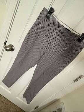 Calvin Klein women’s dress pants skinny size 10 black white geo